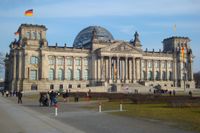 Reichstageingang am Platz der Republik