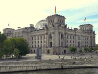 Reichstag am Spreeufer